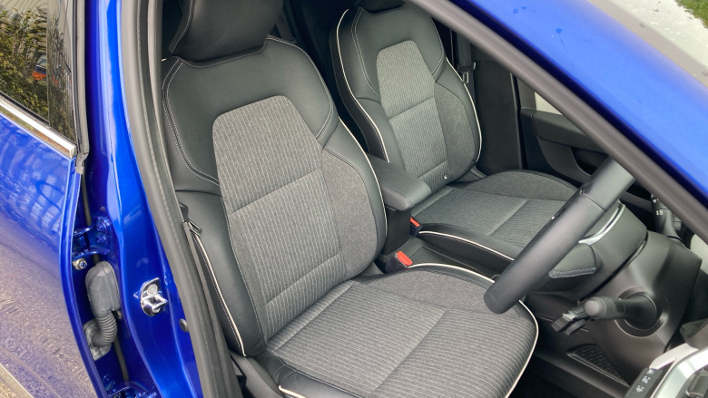 Renault Clio 1.6 E-TECH full hybrid 145 Techno 5dr Auto Hybrid Hatchback